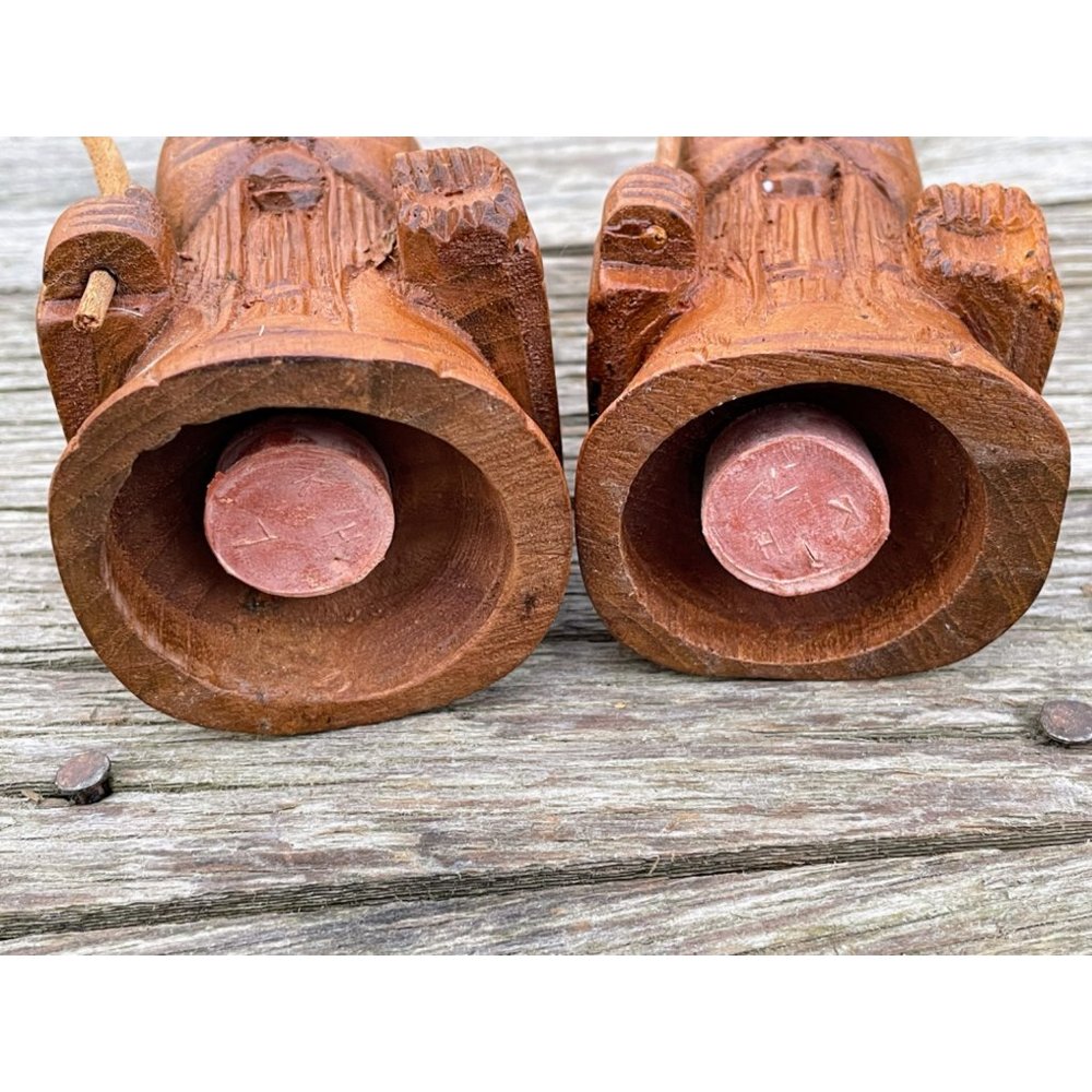 Vintage Carved Wood Asian Man with cane Salt and Pepper shakers - Picture 6 of 11
